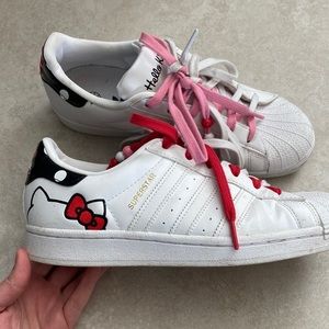 Hello kitty x Adidas superstar